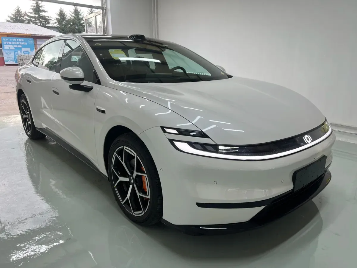 Changan Qiyuan A06 — седан