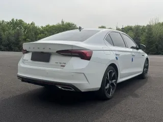 Skoda Octavia 2023 — фото 6 из 58