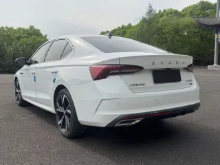 Skoda Octavia 2024 — фото 8 из 17