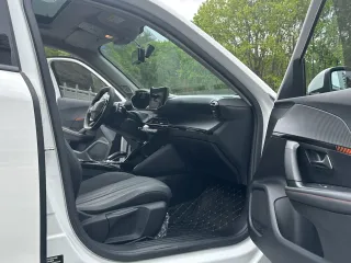 Peugeot 2008.0 2023 — фото 10 из 15