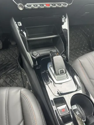 Peugeot 2008.0 2023 — фото 13 из 15