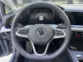Volkswagen Golf 2023 — фото 10 из 23