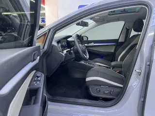 Volkswagen Golf 2023 — фото 14 из 23