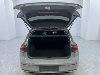 Volkswagen Golf 2023 — фото 18 из 23
