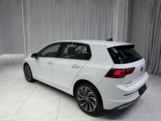 Volkswagen Golf 2023 — фото 6 из 25