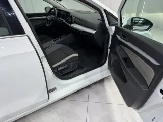Volkswagen Golf 2023 — фото 19 из 25