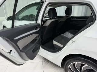Volkswagen Golf 2023 — фото 16 из 25