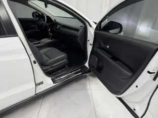 Honda Vezel 2022 — фото 18 из 24