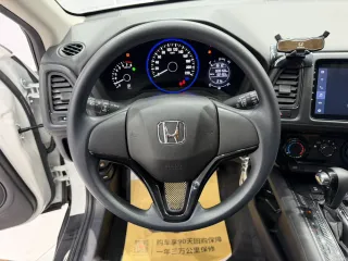Honda Vezel 2022 — фото 6 из 24
