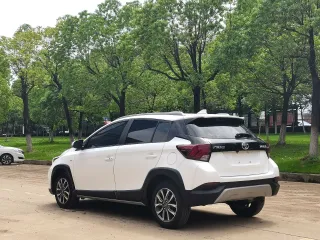 Toyota Yaris L 2022 — фото 7 из 42