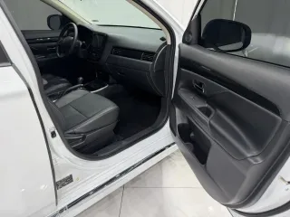 Mitsubishi Outlander 2021 — фото 19 из 22