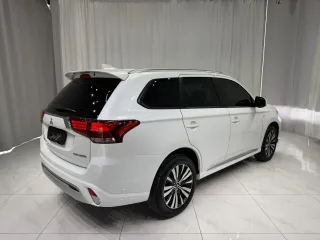 Mitsubishi Outlander 2021 — фото 2 из 22