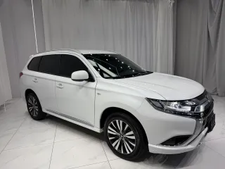 Mitsubishi Outlander 2021 — фото 1 из 22