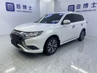 Mitsubishi Outlander 2022 — фото 1 из 23