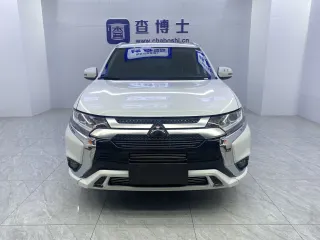 Mitsubishi Outlander 2022 — фото 2 из 23
