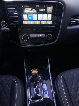 Mitsubishi Outlander 2022 — фото 8 из 23
