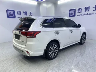 Mitsubishi Outlander 2022 — фото 4 из 23