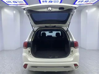 Mitsubishi Outlander 2022 — фото 23 из 23