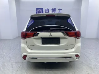 Mitsubishi Outlander 2022 — фото 5 из 23