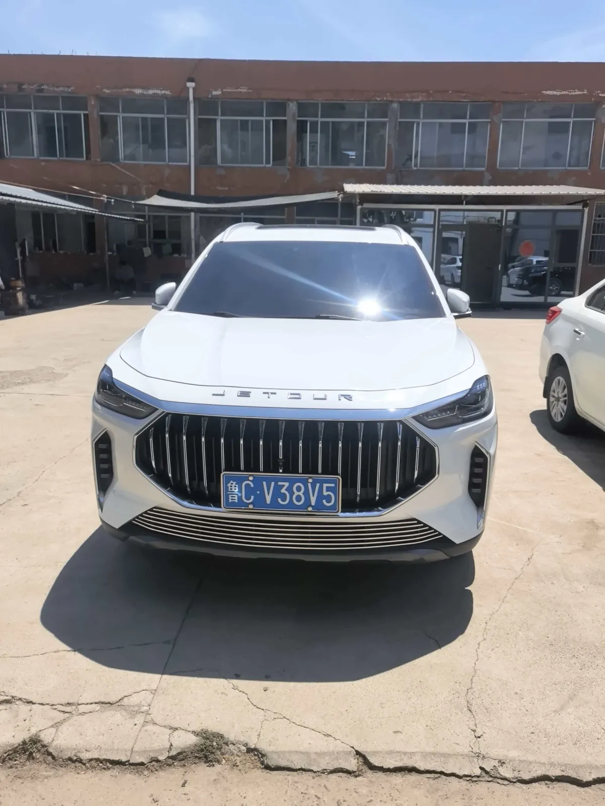 Jetour X70 Plus 2023 — фото 1 из 25