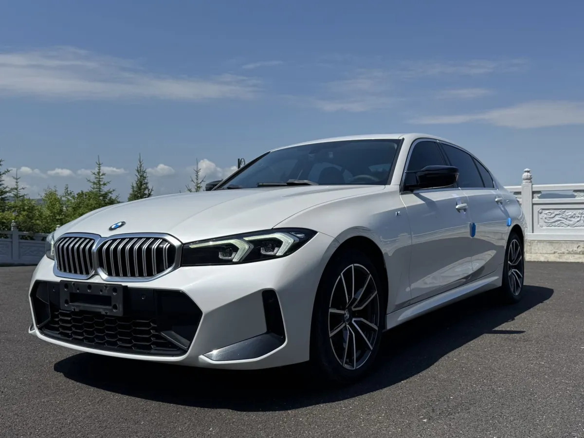 BMW 3-Series 2023 — фото 2 из 27