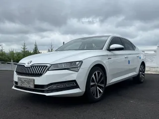 Skoda Superb 2022 — фото 16 из 34