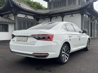 Skoda Superb 2022 — фото 28 из 34