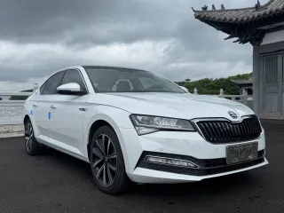 Skoda Superb 2022 — фото 25 из 34