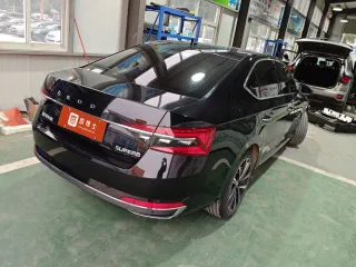 Skoda Superb 2022 — фото 2 из 5