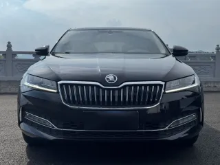 Skoda Superb 2022 — фото 2 из 58