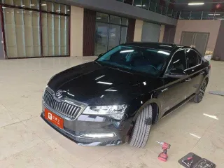 Skoda Superb 2023 — фото автомобиля из Китая