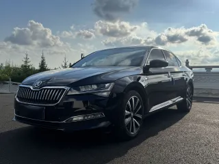 Skoda Superb 2023 — фото автомобиля из Китая