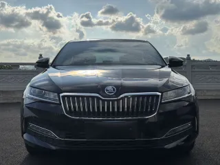Skoda Superb 2023 — фото 2 из 58