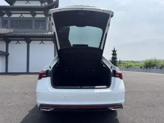 Skoda Octavia 2023 — фото 21 из 27
