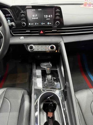 Hyundai Elantra 2022 — фото 8 из 13