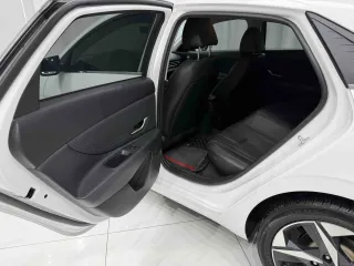 Hyundai Elantra 2022 — фото 10 из 13