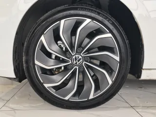 Volkswagen Golf 2022 — фото 8 из 9