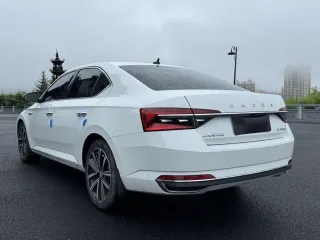 Skoda Superb 2023 — фото 4 из 58