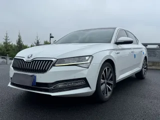 Skoda Superb 2023 — фото 1 из 58