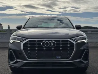 Audi Q3 2022 — фото 1 из 27