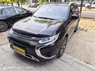 Mitsubishi Outlander 2022 — фото 1 из 5