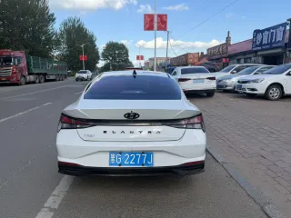 Hyundai Elantra 2023 — фото 2 из 5