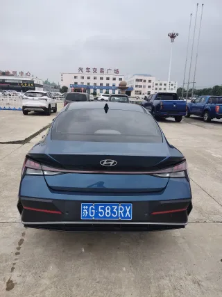 Hyundai Elantra 2023 — фото 3 из 7