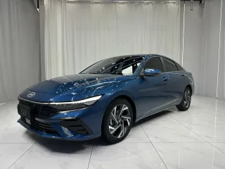 Hyundai Elantra 2023 — фото автомобиля из Китая