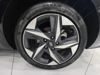 Hyundai Elantra 2022 — фото 20 из 28