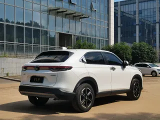 Honda Vezel 2023 — фото 13 из 18