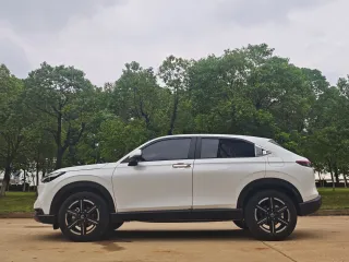 Honda Vezel 2023 — фото 8 из 24