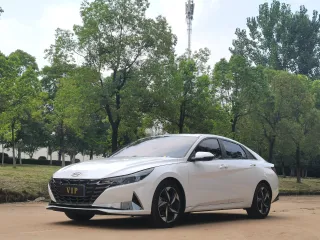Hyundai Elantra 2023 — фото автомобиля из Китая