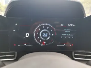 Hyundai Elantra 2023 — фото 11 из 17