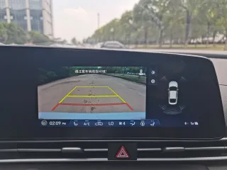 Hyundai Elantra 2023 — фото 12 из 17